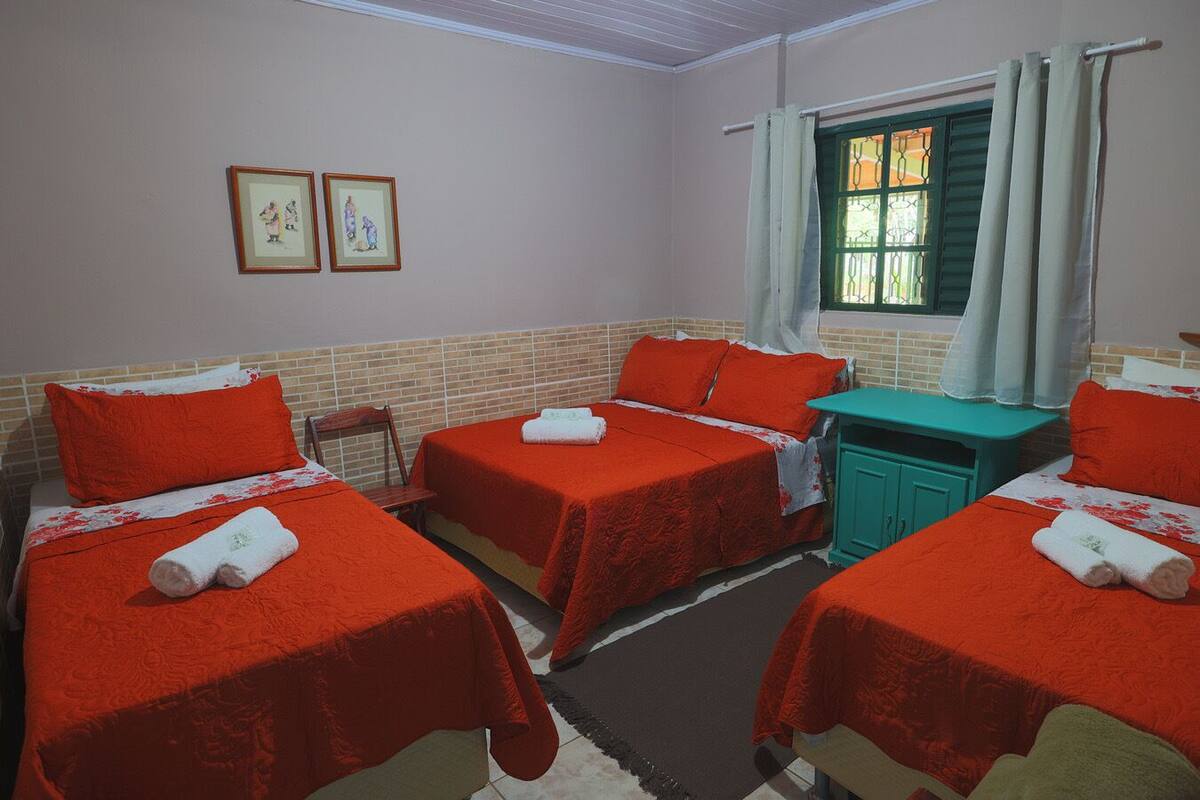 Quarto Quádruplo com Ventilador | Ilmainen Wi-Fi