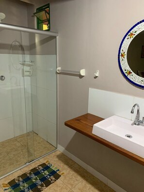 Towels, soap, toilet paper - POUSADA LINDA FLOR (Alto Paraíso de Goiás)