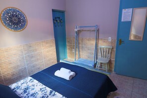 Quarto Azul Casal com Ar Condicionado | Free WiFi - POUSADA LINDA FLOR (Alto Paraíso de Goiás)