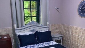 Quarto Azul Casal com Ar Condicionado | Free WiFi - POUSADA LINDA FLOR (Alto Paraíso de Goiás)