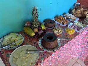 Daily buffet breakfast (BRL 45 per person)