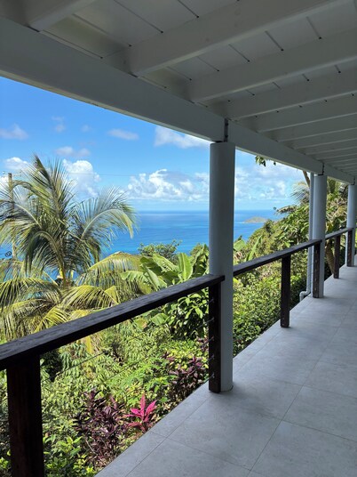 Family Friendly, centrally located - modern & spacious 2 bed 2 bath retreat. 