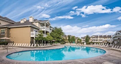 Sonoma | Wine & Vineyard Days | Pool | 3BR Penthouse • Sleeps 6