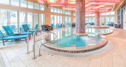 Hilton's 2 bedroom 2 bath Beach Front Resort Amenities: 21+ pool, hot tub, +++