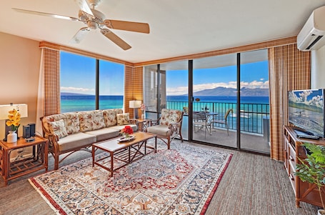 Smart TV. Maui Beachfront Paradise with AC, Beach gears, Snorkel, Surf, Pool & BBQ