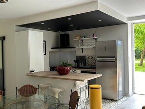 Kühlschrank, Mikrowelle, Ofen, Geschirrspüler