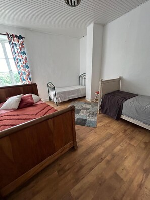 4 chambres, bureau, fer et planche Ă repasser, Wi-Fi