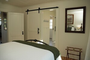 3 bedrooms, desk, travel cot, free WiFi