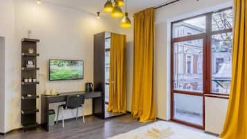 1 bedroom, iron/ironing board, travel crib, WiFi