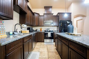 Fridge, microwave, oven, stovetop - Hideaway in the Heart of the City/ 2-K bed, centrally located home (Yuma)