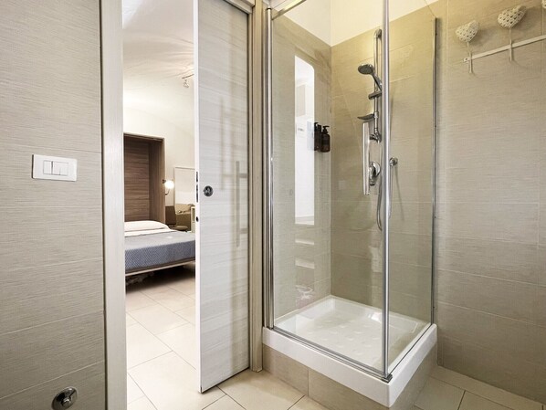 Douche, serviettes fournies