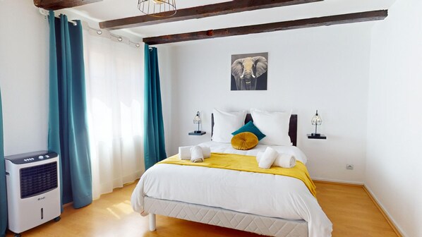 1 habitación, tabla de planchar con plancha, wifi gratis y ropa de cama