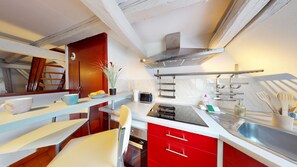 Fridge, microwave, oven, stovetop - Triplex Le Bel Atre (Sélestat)