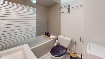 Shower, hair dryer, towels, shampoo