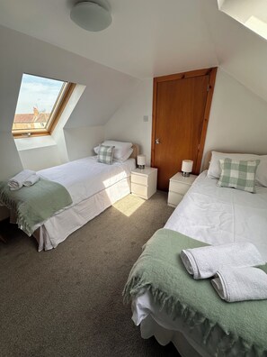 3 chambres, fer et planche à repasser, lit parapluie, Wi-Fi gratuit