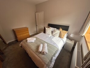 3 soverom, strykejern/-brett, reiseseng for barn og wi-fi (inkludert)