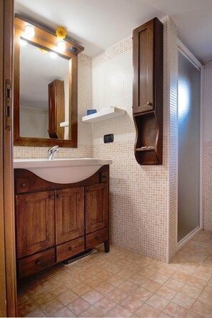 Dusche, Haartrockner, Bidet, Seife