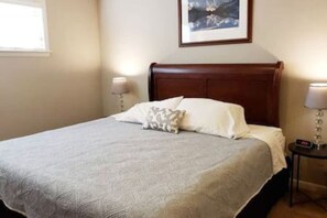 1 bedroom, desk, iron/ironing board, WiFi