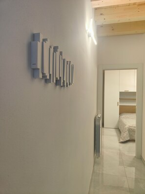 2 室のベッドルーム、アイロン / アイロン台、WiFi (無料)、ベッドシーツ