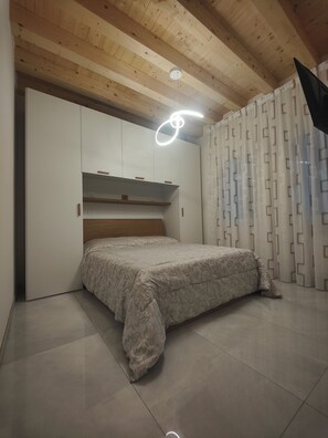 2 bedrooms, iron/ironing board, free WiFi, bed sheets - Apartment in Chioggia, in historic center, 20 min walk from the beach. (Chioggia)