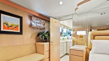 3 dormitorios, tabla de planchar con plancha, Internet