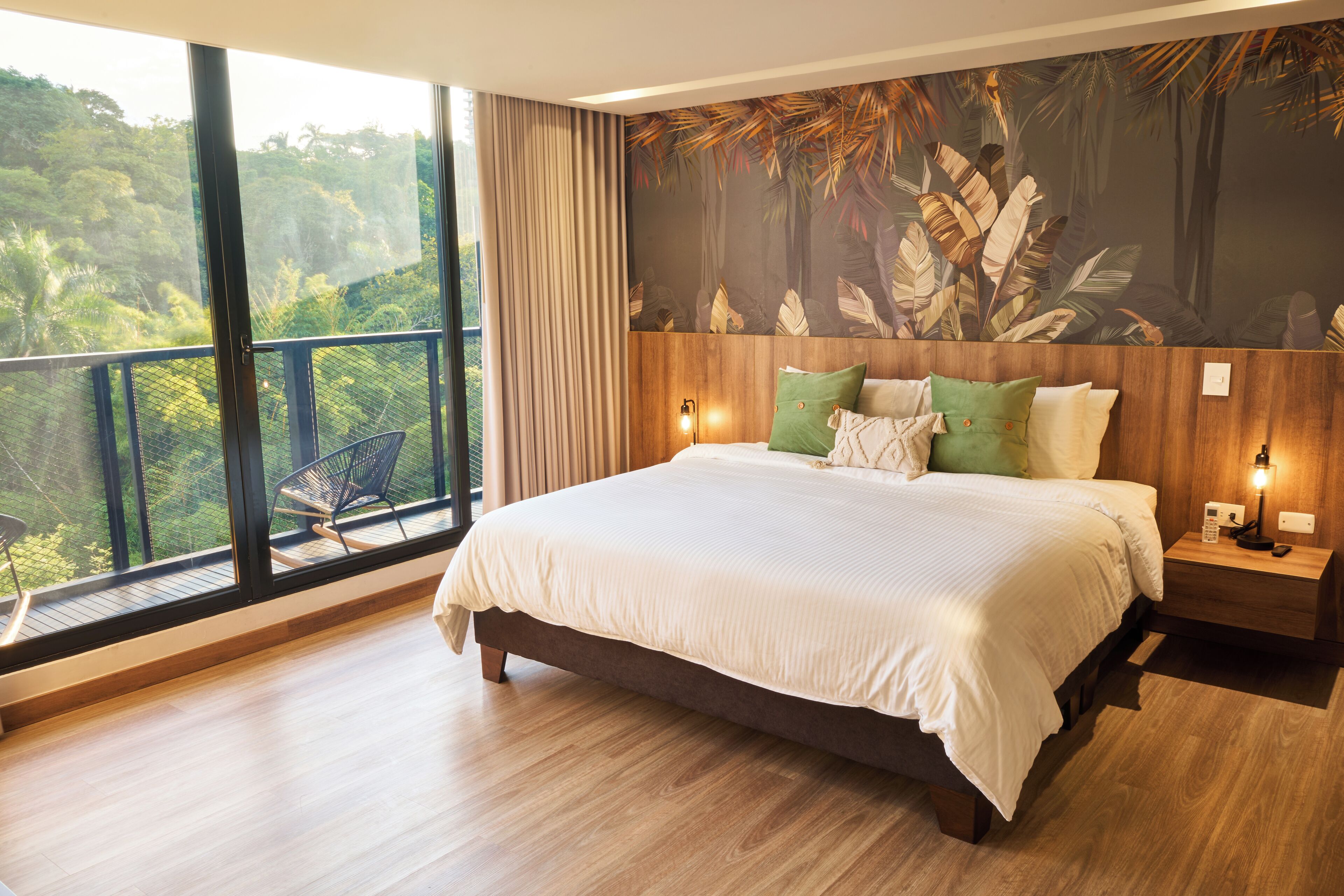 皇家公寓, 阳台, 城市景观 | 客房内保险箱、笔记本电脑工作区、隔音、熨斗/熨衣板