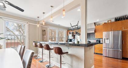 Downtown loft in the heart of Lodi. Great for large groups!