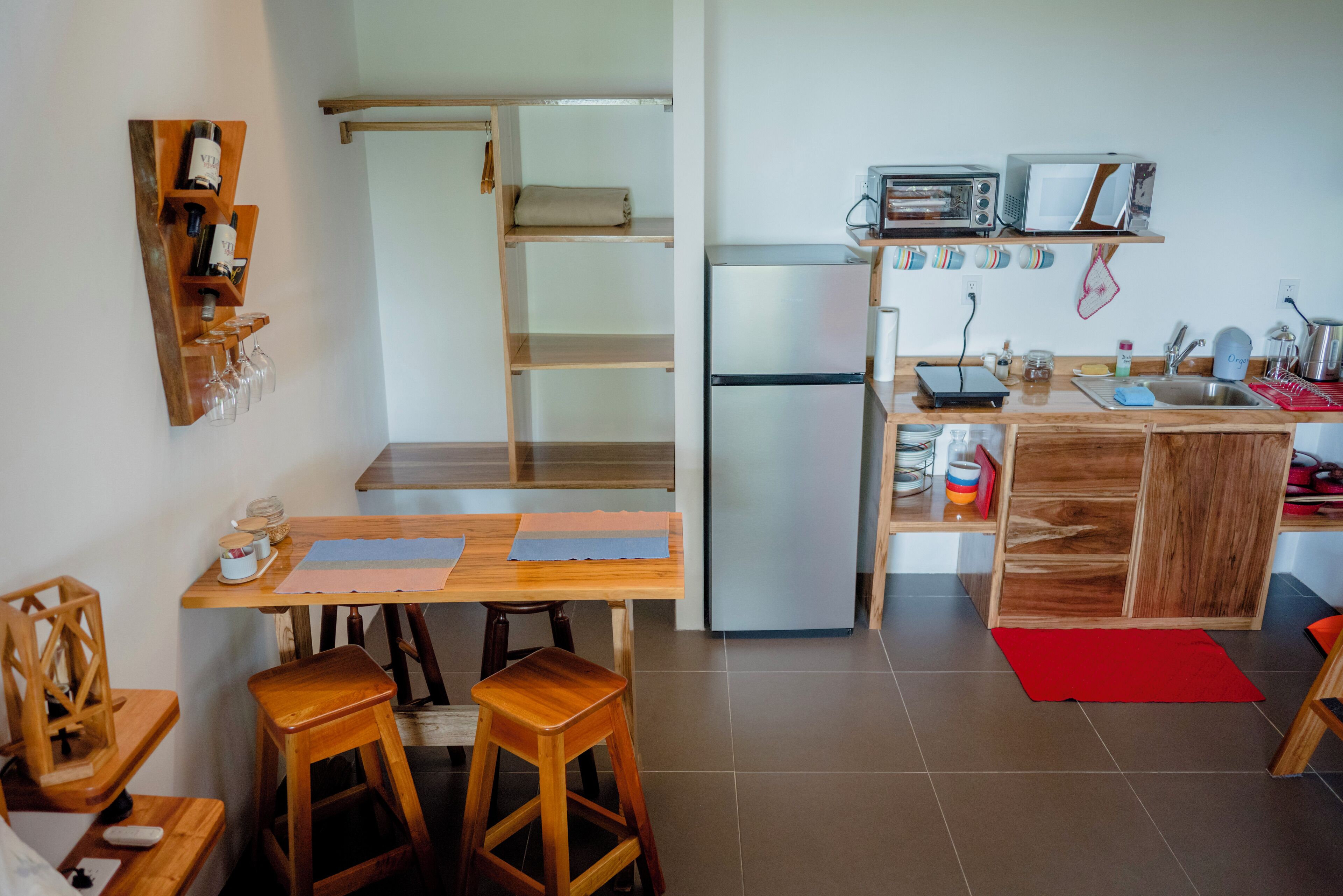 Coati | Private kitchen | Mini-fridge, microwave, coffee/tea maker, electric kettle
