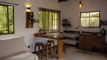 Tapir | Private kitchen | Mini-fridge, microwave, coffee/tea maker, electric kettle