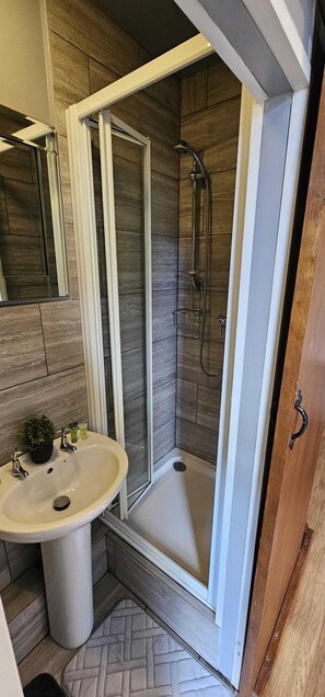 Comfort Double Room, 1 Bedroom | Bathroom