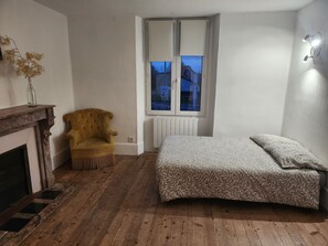 3 bedrooms, iron/ironing board, bed sheets