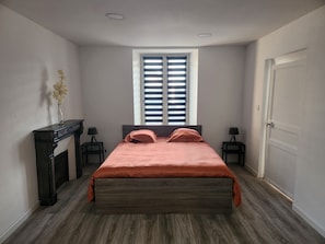 3 chambres, fer et planche à repasser, draps fournis