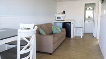 Suite, Pool View | Wi-fi percuma, cadar katil
