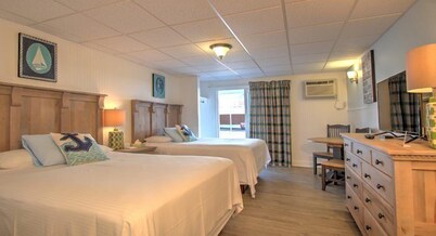 Mainsail Inn & Cottages