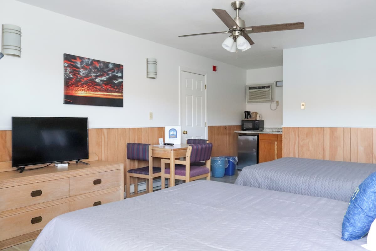Deluxe Plus Bedroom | WiFi (free), bed sheets