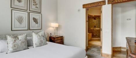 House (5 Bedroom Luxury Townhome in Lionshea) | Exterior