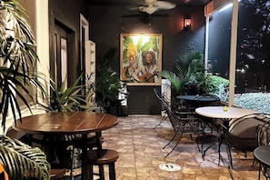 Outdoor dining - Banana Leaf Villa-Marley Suite with Living Room (Orlando)