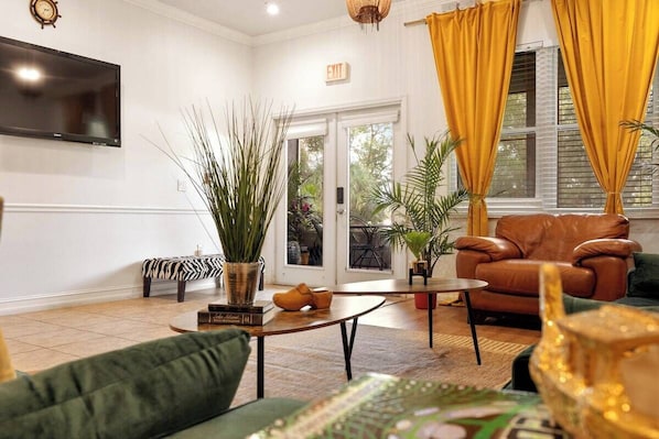 Televisión, oficina