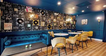 Banana Leaf Villa-Vintage Vibes Premium Room
