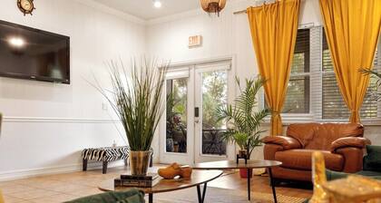 Banana Leaf Villa-Marley Suite with Living Room