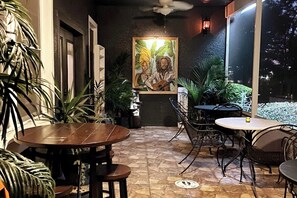 تناول الطعام بالخارج