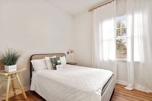 1 soverom, skrivebord, strykejern/-brett og wi-fi