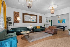 Televisión y oficina 