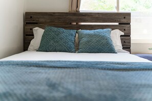 3 bedrooms, WiFi, bed sheets - l New l Fully Remodeled 3Br/2BTH l 1 min to Veterans Memorial Park l Central LOC (Sierra Vista)