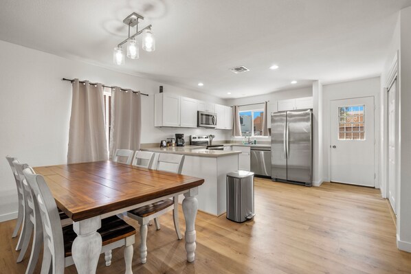 Dining - l New l Fully Remodeled 3Br/2BTH l 1 min to Veterans Memorial Park l Central LOC (Sierra Vista)