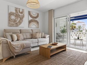 Living area - Apartment in Las Gaviotas for 6 people | 2-202 (Puerto Banús - Marbella)