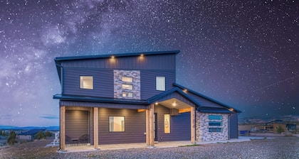 The Meadow at Nat’l Parks |Hot Tub| Sleeps 10