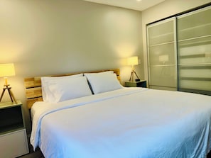 3 bedrooms, desk, iron/ironing board, WiFi