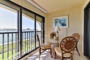 Dining - 2/2 Riverfront Condo at Bouchelle Island (New Smyrna Beach)
