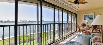 2/2 Riverfront Condo at Bouchelle Island